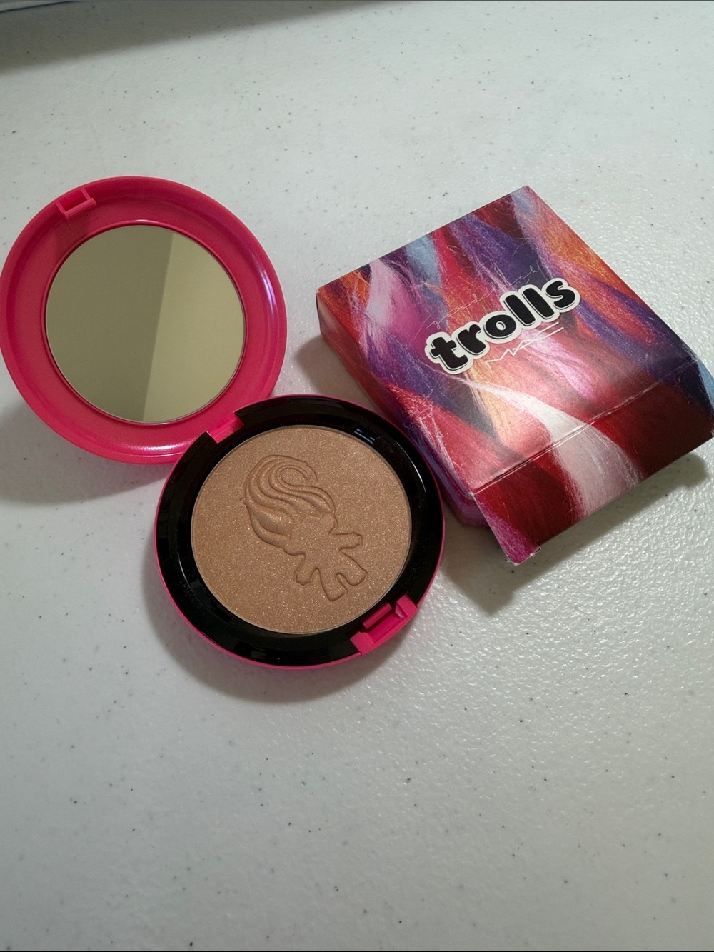 NIB! Mac Cosmetics Trolls Collection Beauty Powder In Color “GLOW RIDA”